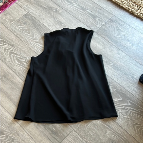 Elegant Black Sleeveless Top - Picture 6 of 6